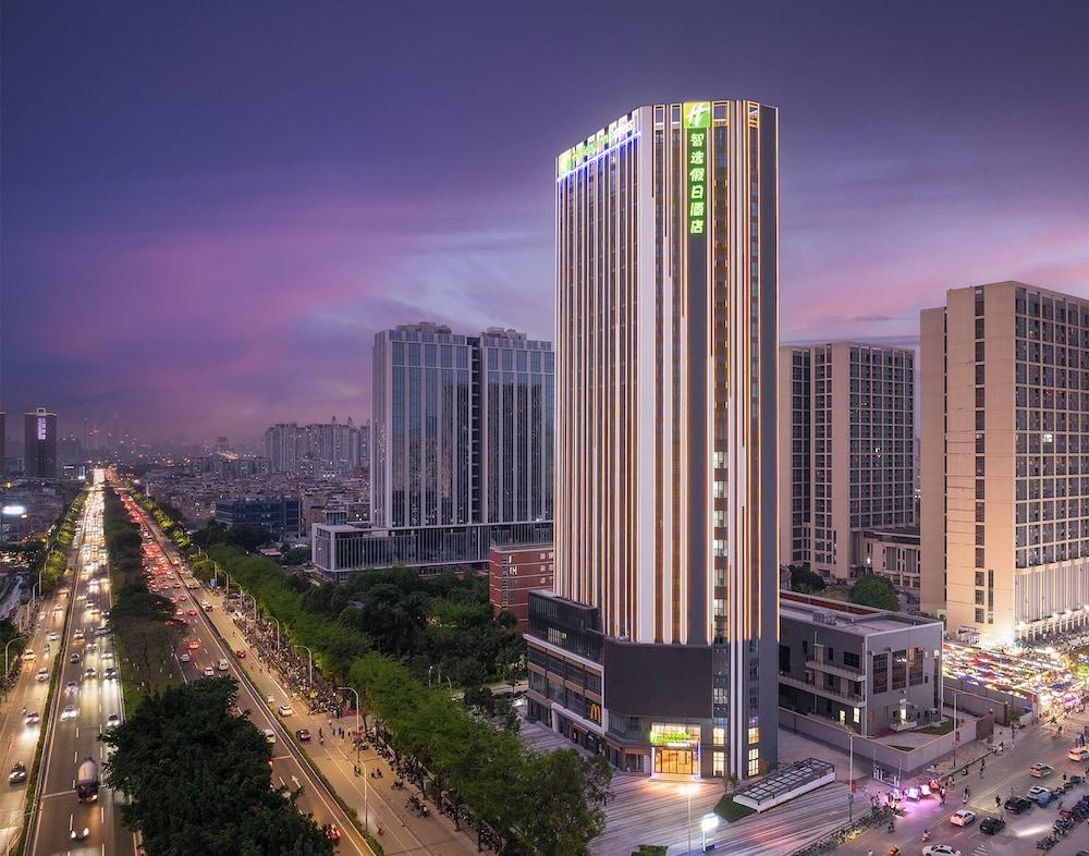 Holiday Inn Express Guangzhou Panyu Dashi, an IHG Hotel - Tap to explore photos