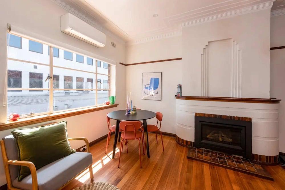 Charming Art Deco Unit in East Melbourne - Tap to explore photos