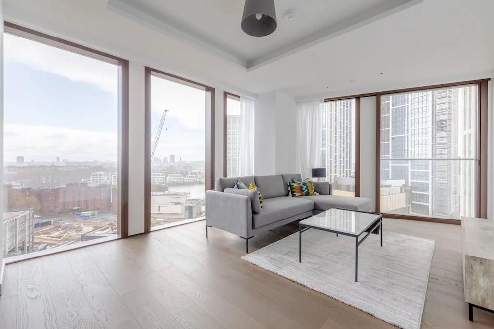 Luxurious 3BD Flat by the River Thames - Vauxhall - Tap to explore photos
