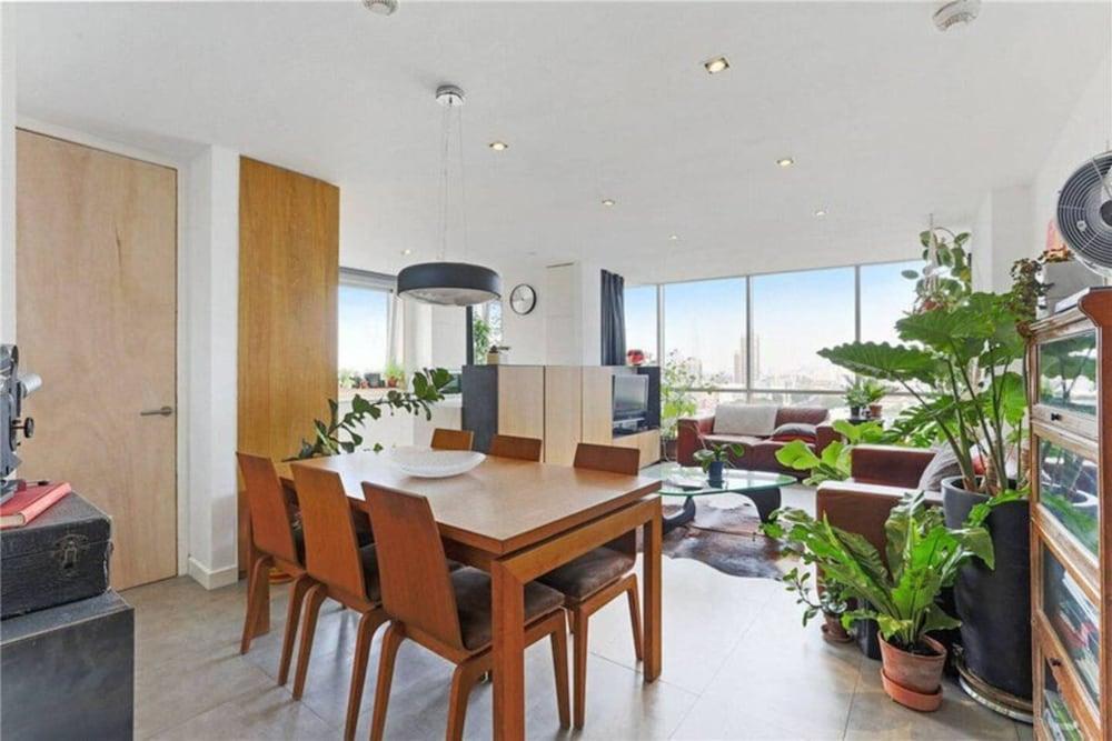 Sleek 2BD Flat W/views of The Shard - Shadwell! - Tap to explore photos