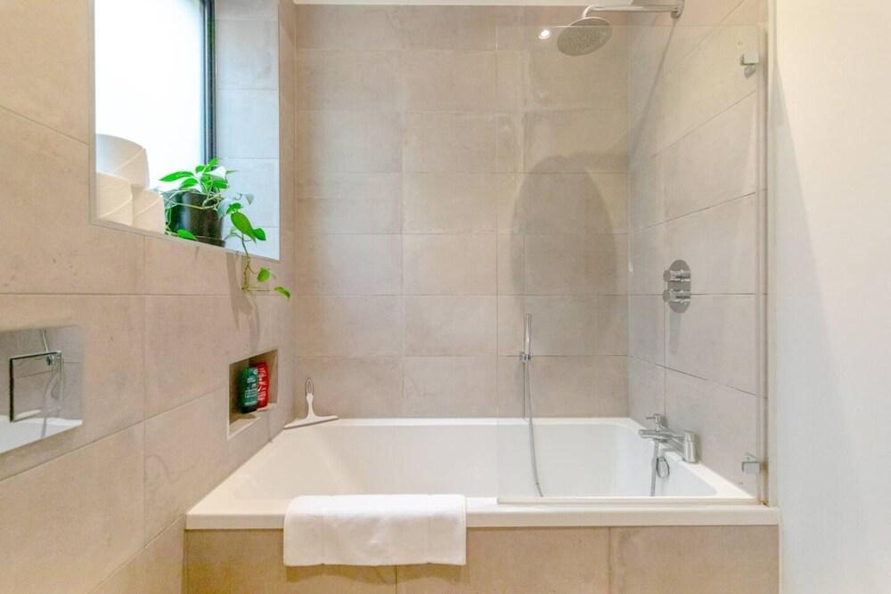 Charming & Stylish 1BD Flat - Bethnal Green - Tap to explore photos