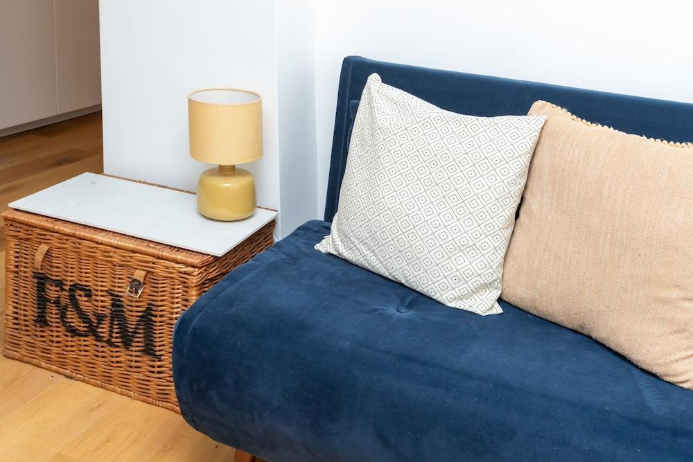 Stylish and Modern 1 Bedroom Flat in Whitechapel - Tap to explore photos