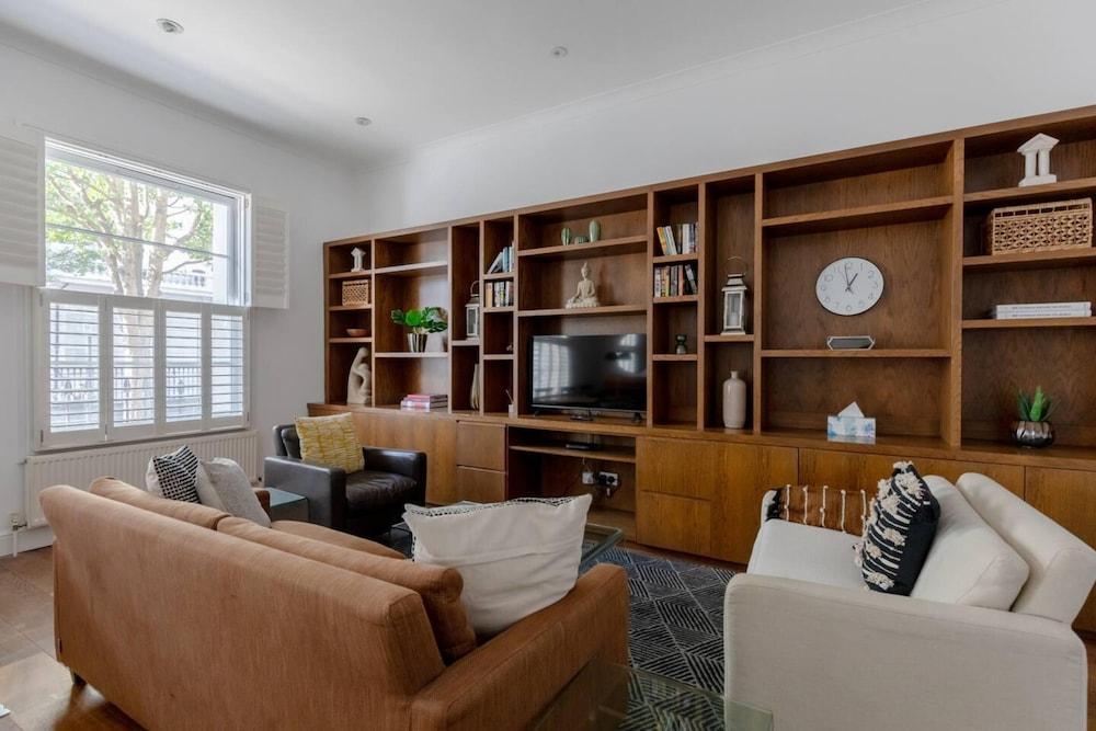 Beautiful & Modern 3 Bedroom Flat - Pimlico! - Tap to explore photos