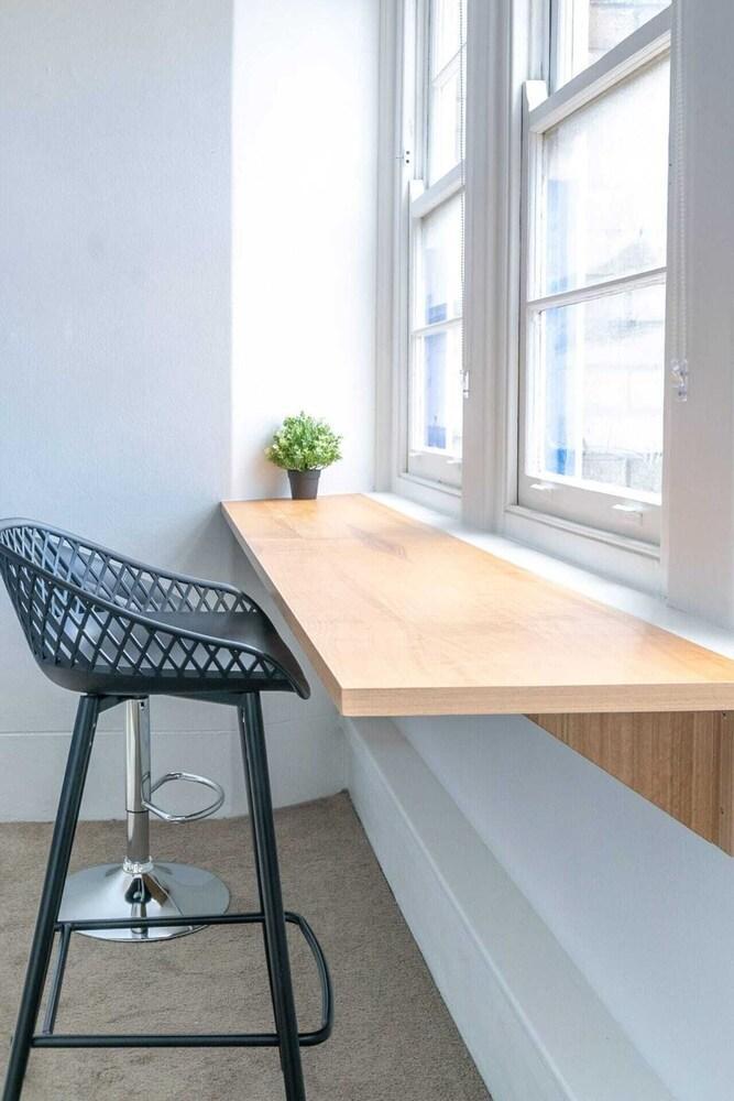 Cosy Studio in a Prime Surry Hills Location - Tap to explore photos