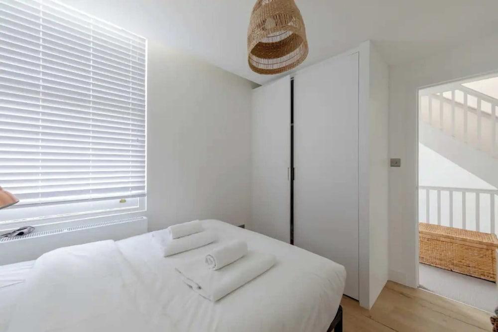 Bright & Beautiful 1BD Flat - Hackney Central - Tap to explore photos
