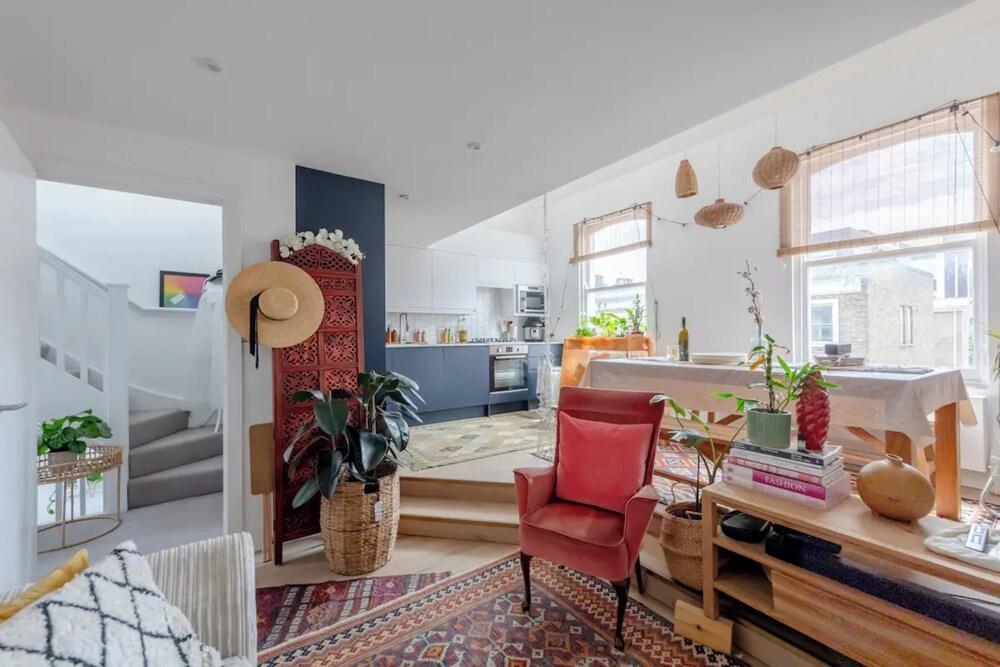Bright & Beautiful 1BD Flat - Hackney Central - Tap to explore photos