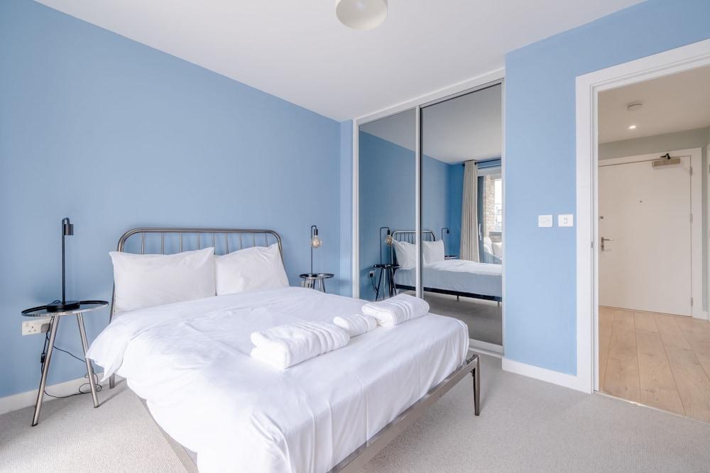 Light & Spacious 1bedroom Flat With Balcony - Mile End - Tap to explore photos