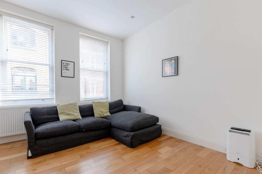 Stylishly Snug 1BD Flat, Camden Town! - Tap to explore photos