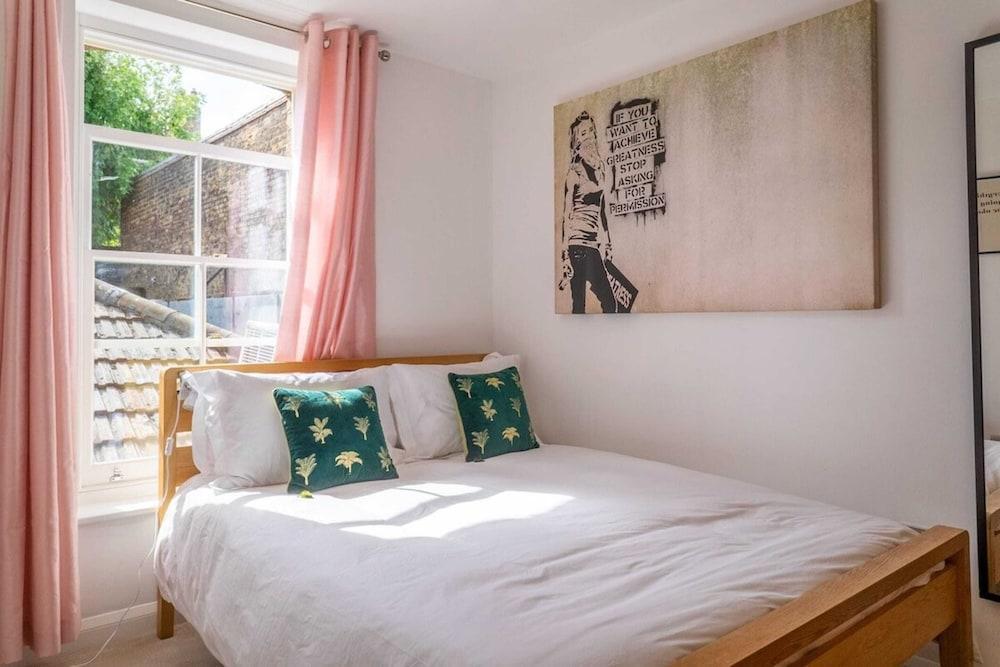 Trendy & Central 2BD Flat -brick Lane, Shoreditch! - Tap to explore photos
