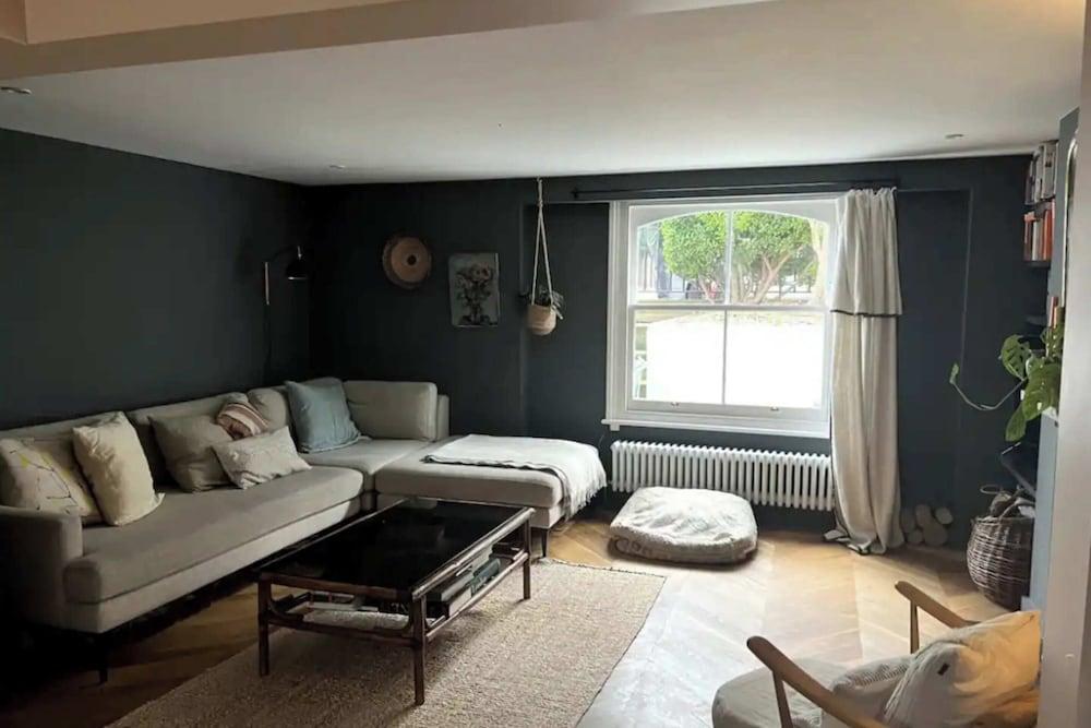 Lovely 3BD Victorian Townhouse W/garden - Brixton! - Tap to explore photos