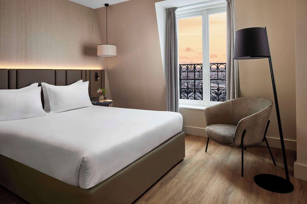 NH Paris Gare de l Est Room Type - Standard Room with View NH Paris Gare de l Est Room Type - Standard Room with View