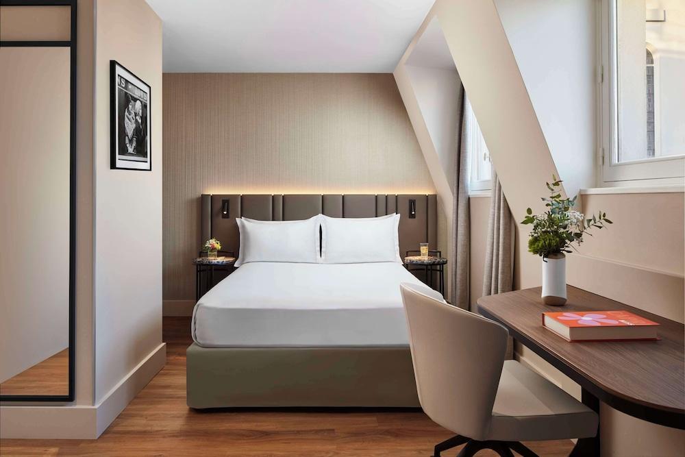 NH Paris Gare de l Est Room Type - Standard Room NH Paris Gare de l Est Room Type - Standard Room