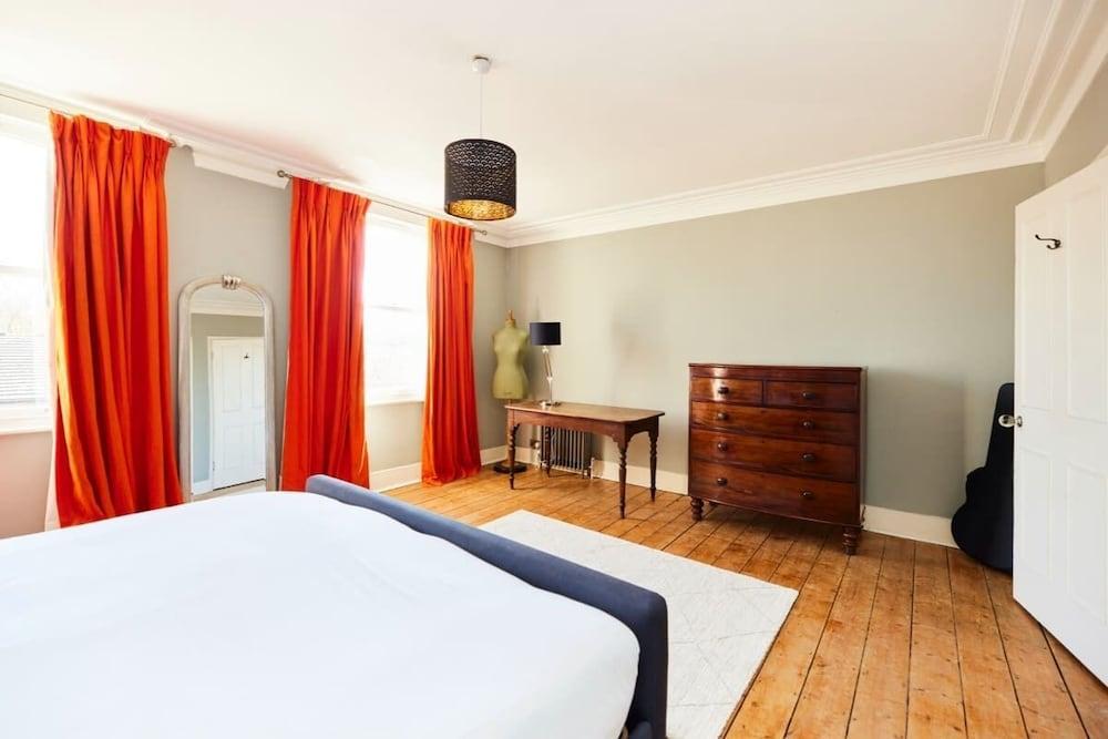 The Walterton Sanctuary - Bright 3bdr Flat - Tap to explore photos