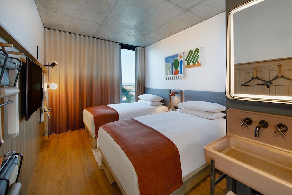Moxy Sydney Airport Room Type - Room, 2 Double Beds (View)