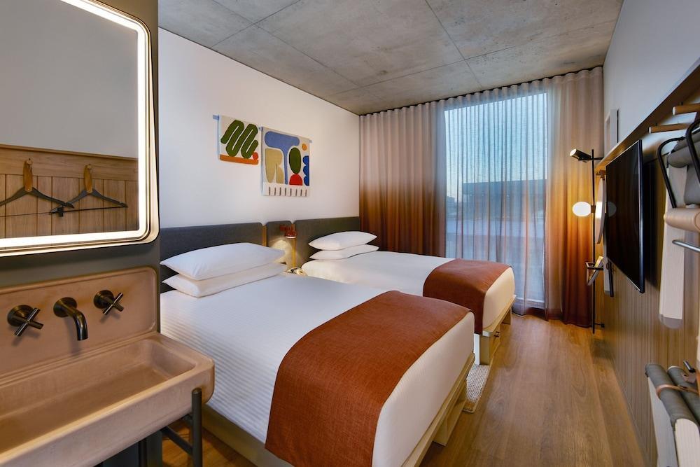 Moxy Sydney Airport Room Type - Room, 2 Double Beds, City View