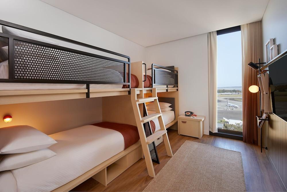 Moxy Sydney Airport Room Type - Moxy Quad Bunks, Guest room, 2 Twin bunk