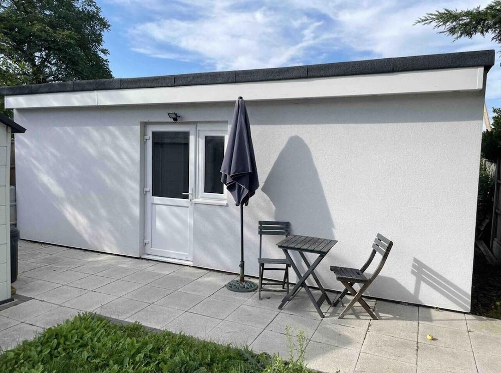 Remarkable 1-bed Outhouse Studio in Dagenham