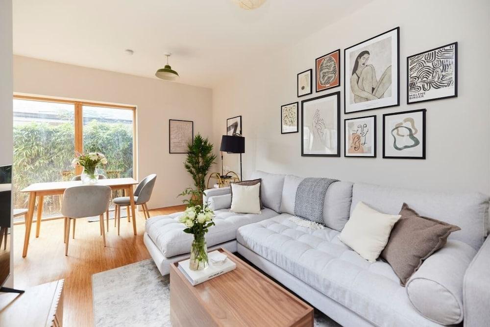 The Southwark Wonder - Charming 1bdr Flat With Patio - Tap to explore photos