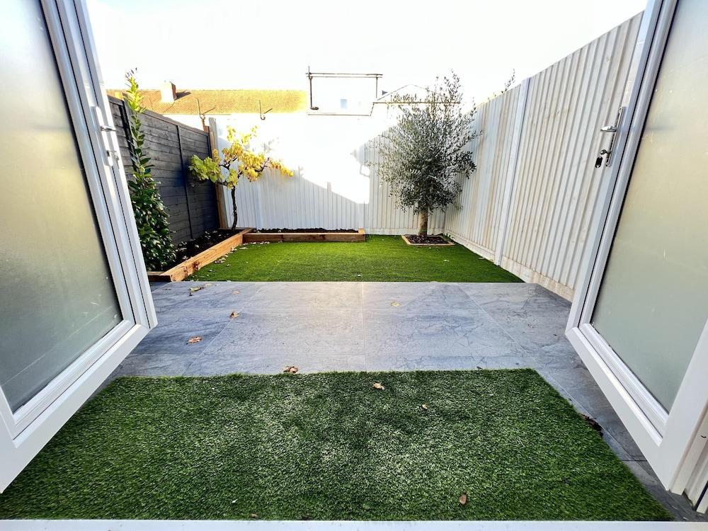 Stunning 1-bed Studio in Greenford