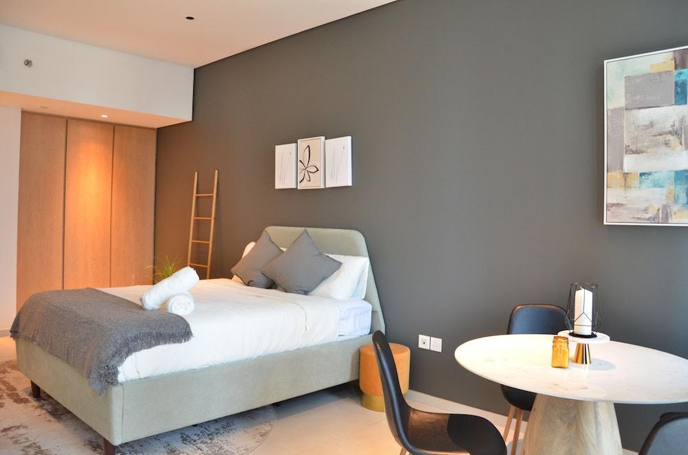 Remarkable 1-bed Apartment in Dubai - Tap to explore photos