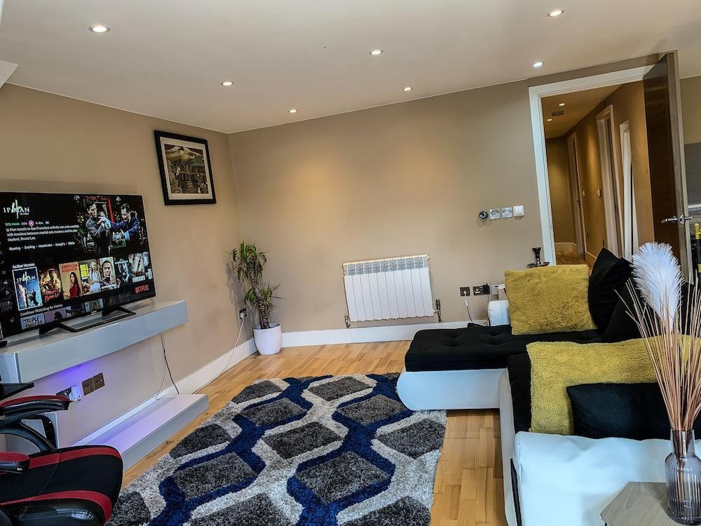 Charming 2-bed Apartment in Kingston Upon Thames - Tap to explore photos