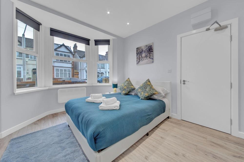 Cozy Serviced Ensuite In West Drayton London TW7 - Tap to explore photos