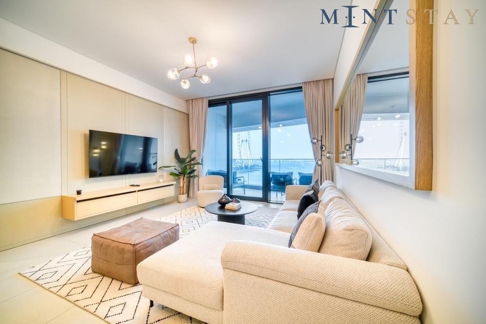 Address JBR Beachfront Living w Ain Dubai View