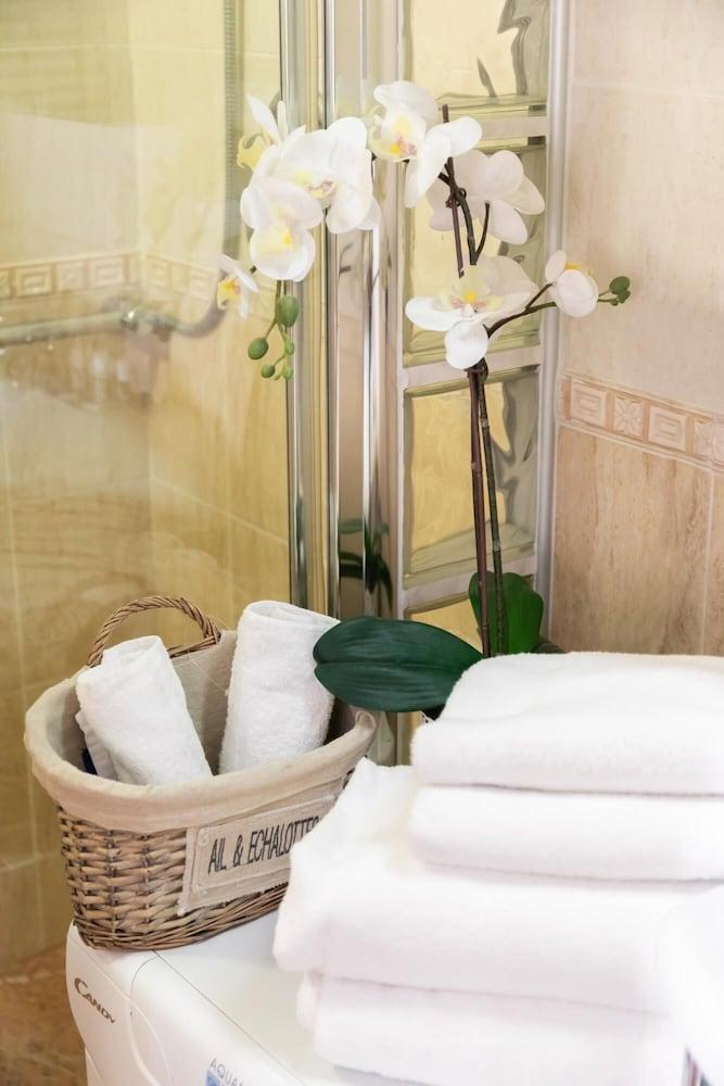 Monti Romantic Sunshine Maisonette - Tap to explore photos