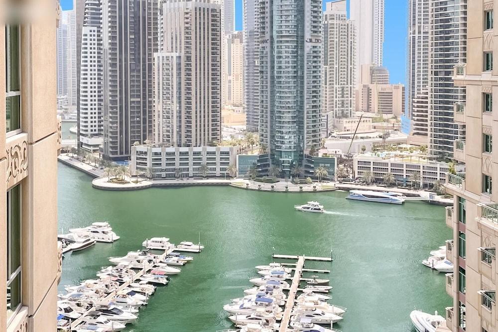 Luxurious 2 Bedroom Apartment Dubai Marina - Tap to explore photos