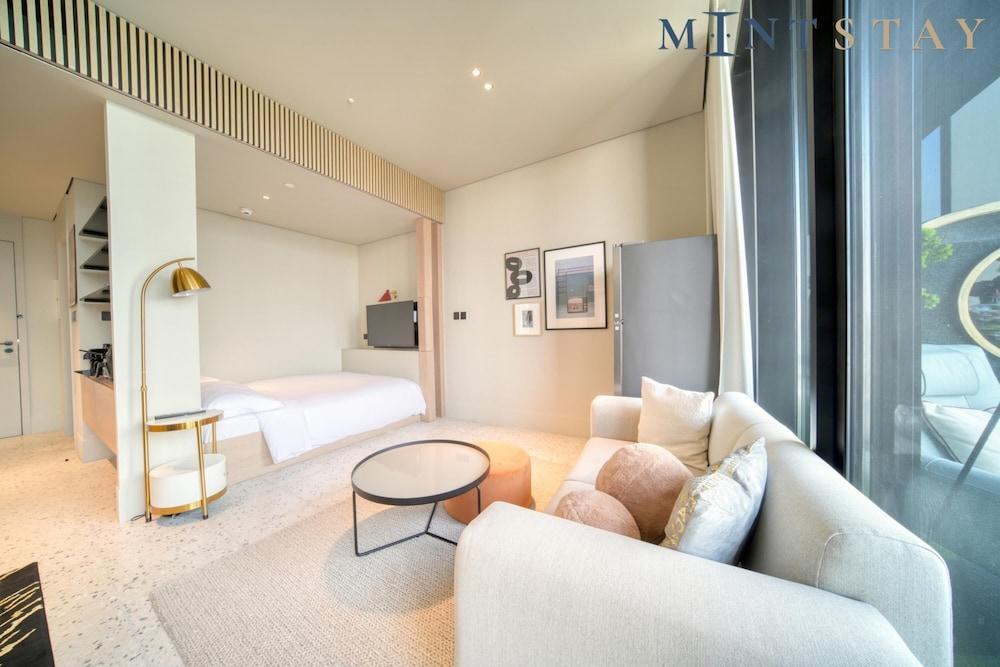 Sleek Comfy Studio w Burj Khalifa View Balcony - Tap to explore photos