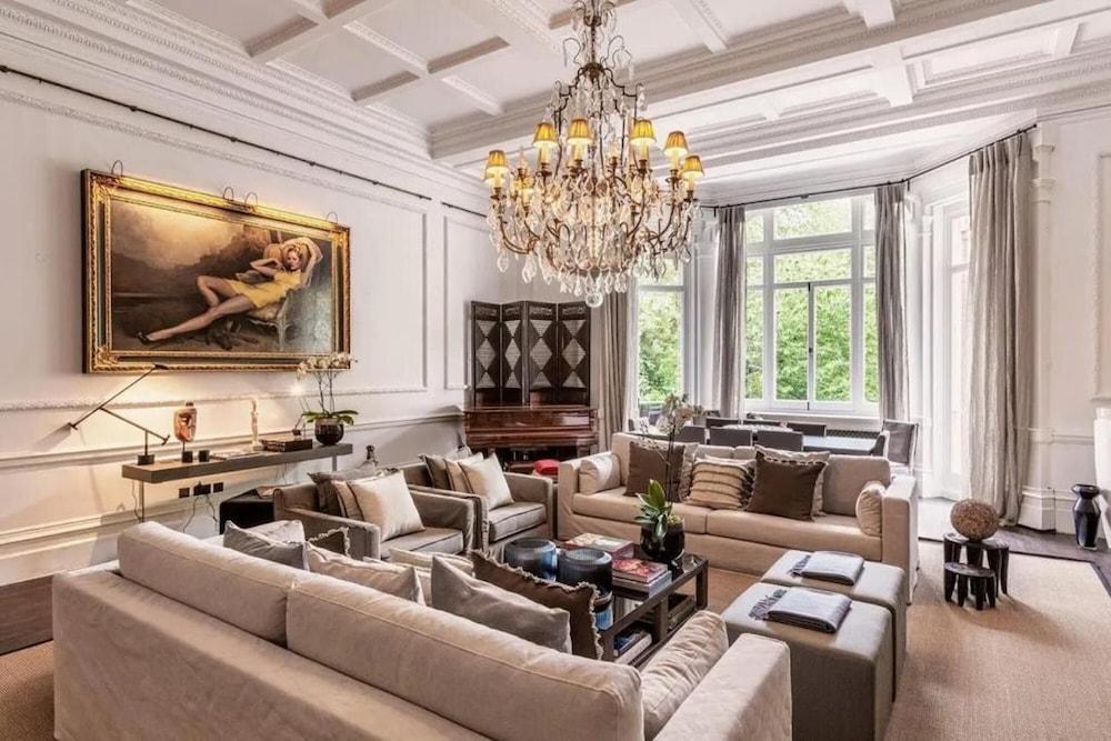 Majestic Property in Knightsbridge - Tap to explore photos