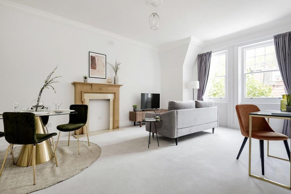 The Cadogan Suite Next to Sloane Square - Tap to explore photos