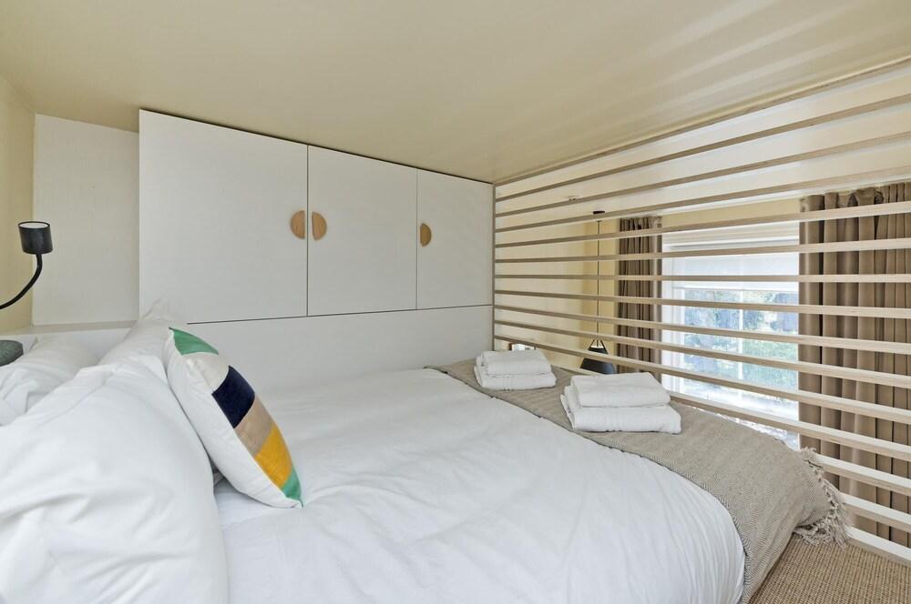 Stylish Mezzanine Studio in Leafy Primrose Hill