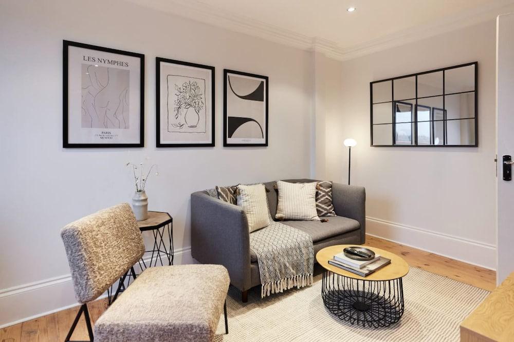 The Butterfield Green - Spacious 1bdr Flat - Tap to explore photos