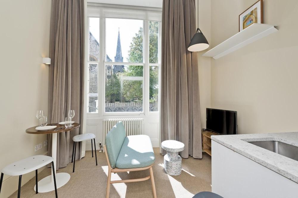 Stylish Mezzanine Studio Near Regent s Park - Tap to explore photos