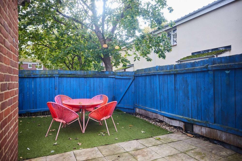 The Chiswick Escape - Lovely 2bdr House With Garden - Tap to explore photos