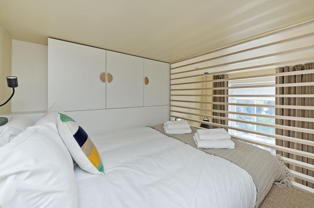 Chic Mezzanine Studio in Historic Camden Terrace