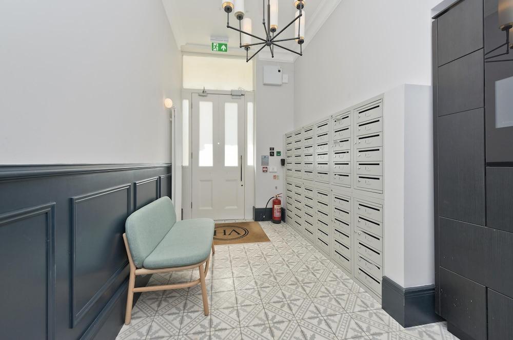 Bijou Studio in Grade 2 Listed Camden Terrace - Tap to explore photos