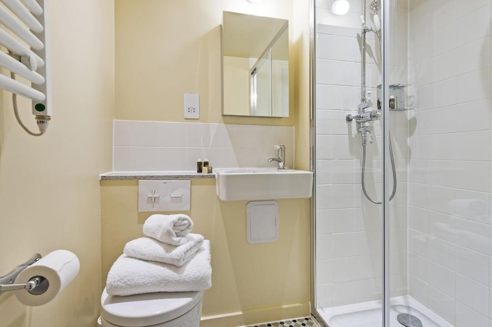 Bijou Studio in Grade 2 Listed Camden Terrace - Tap to explore photos