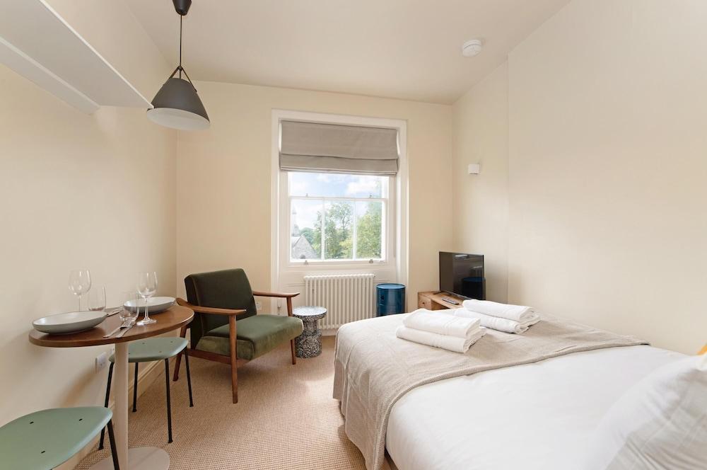 Bijou Studio in Grade 2 Listed Camden Terrace