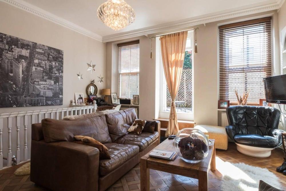 Stylish 1bed w Roof Terrace - Tap to explore photos