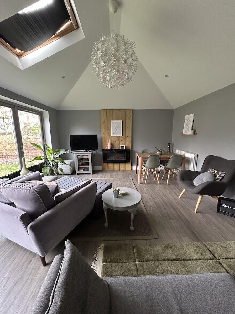 Stylish Family Home by Twickenham Stadium by Underthedoormat - Tap to explore photos