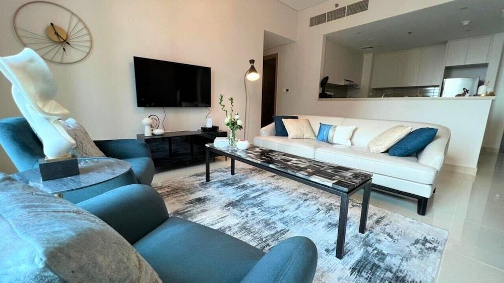 Luxury Dubai Creek Harbour Waterfront Apartment - Tap to explore photos