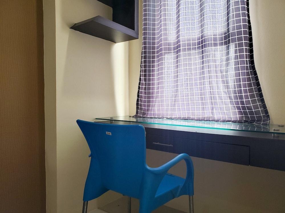 Elegant And Comfy Studio Apartment Belmont Residence Puri - Tap to explore photos