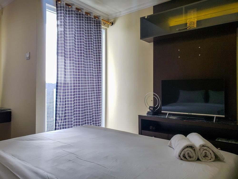 Elegant And Comfy Studio Apartment Belmont Residence Puri - Tap to explore photos