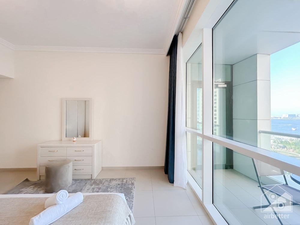 Luxurious 1B Seaview Apartment in JBR - Tap to explore photos