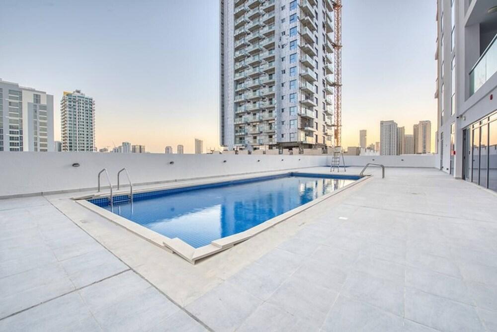 Dezire Beautiful Spacious Brand New With Balcony - Tap to explore photos
