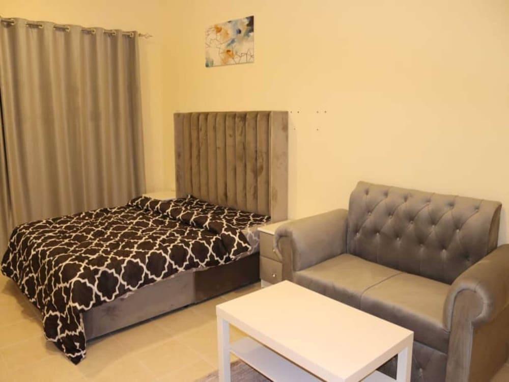 Lovely Studio With Balcony And Free Parking - Tap to explore photos