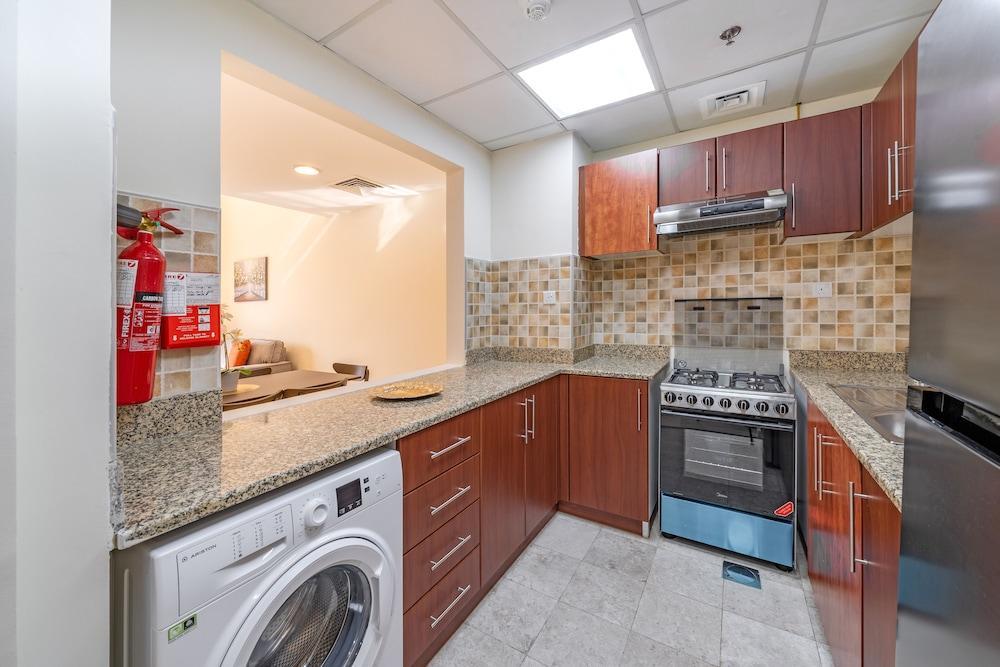 Spacious Apartment With Balcony in Business Bay - Tap to explore photos