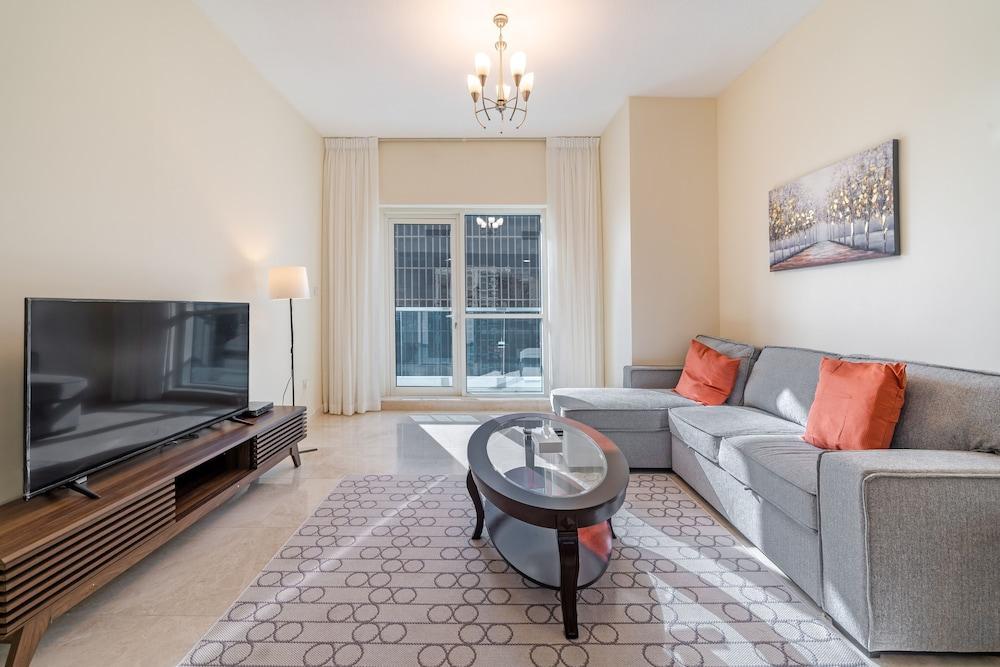 Spacious Apartment With Balcony in Business Bay - Tap to explore photos